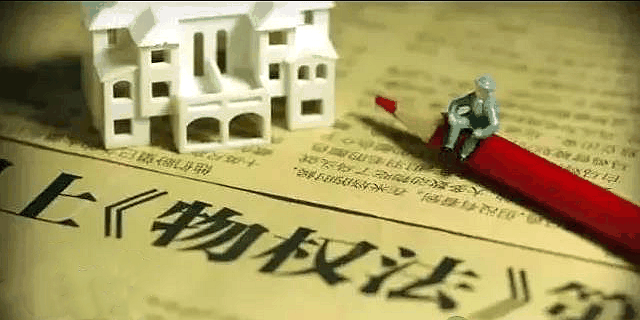 住宅70年，公寓40年，別墅50年，商業(yè)40年，到期后可以續(xù)期，不需申請(qǐng)，無(wú)前置條件，更不影響交易！