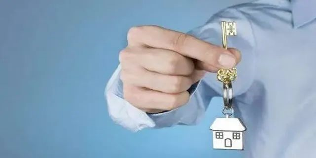現(xiàn)在如果你有多余的錢(qián)，我建議你第一買(mǎi)房，第二買(mǎi)房，第三還是買(mǎi)房，趁現(xiàn)在成本低，且買(mǎi)且珍惜！不信過(guò)2年回頭看看，你悔得腸子