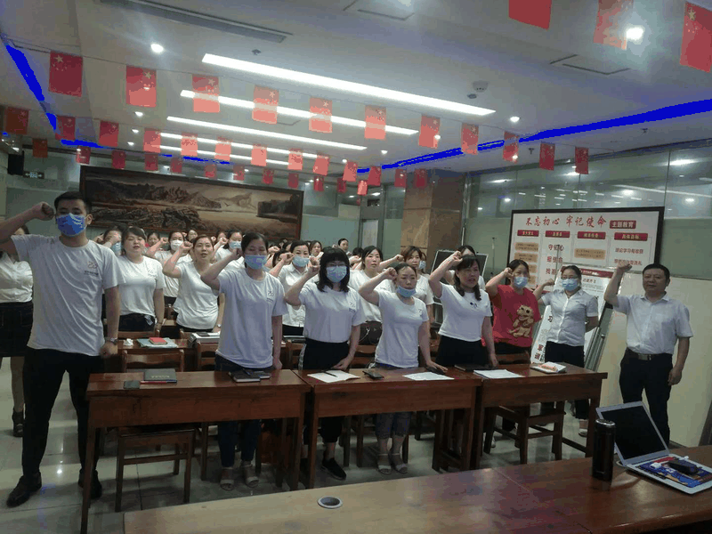 百年集團(tuán)為主管以上管理人員發(fā)放福利，充分彰顯“做受尊敬的百年人”的價值觀