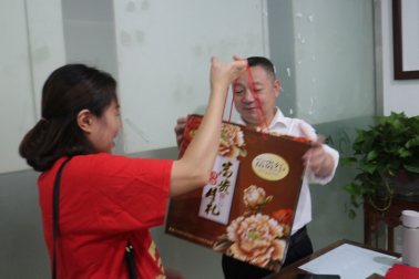 又是中秋月圓時，情系員工送祝福！