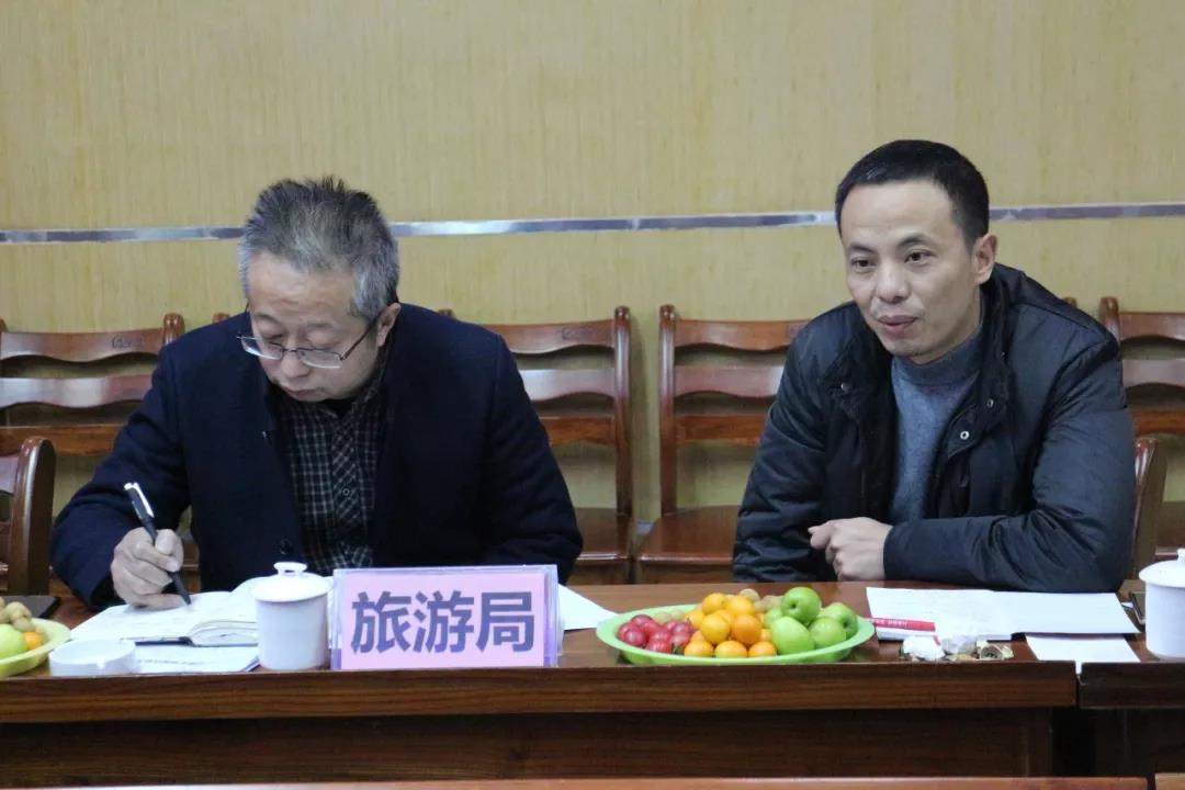 熱烈歡迎太白街道辦事處譚方培書記一行蒞臨百年集團(tuán)指導(dǎo)工作！