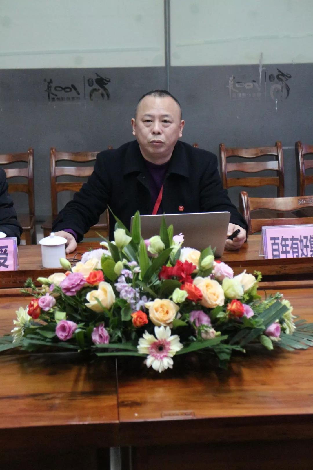 熱烈歡迎太白街道辦事處譚方培書記一行蒞臨百年集團(tuán)指導(dǎo)工作！