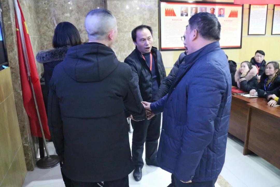 2019年，我們還在做房產(chǎn)中介，買房、賣房請放心找我們！