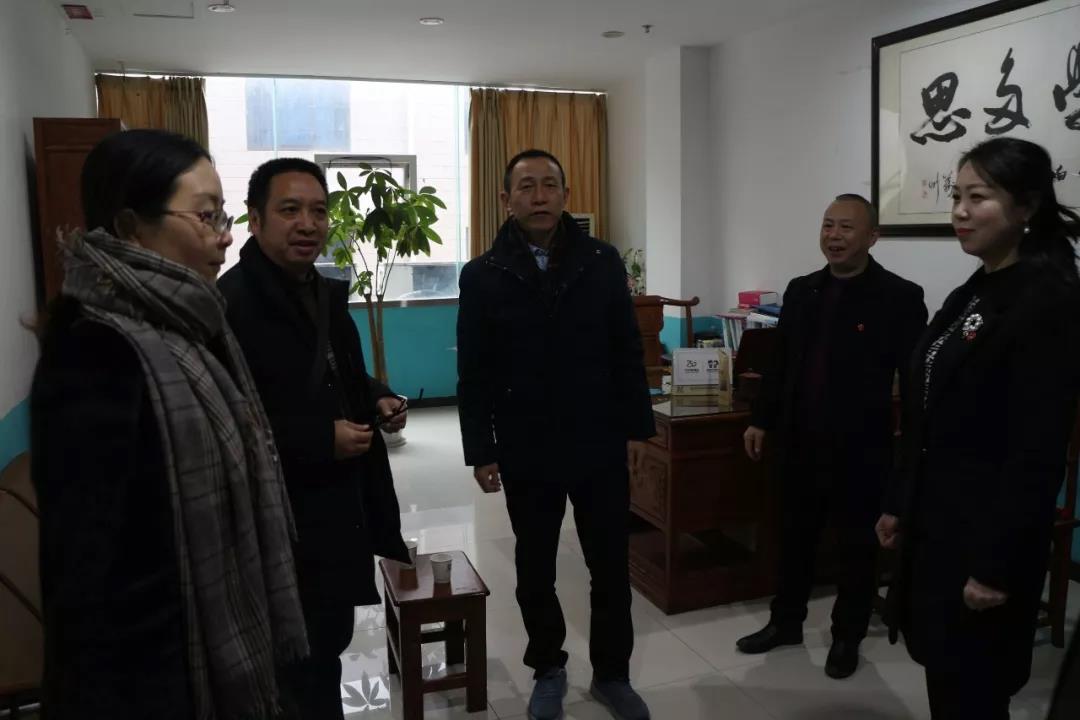 熱烈歡迎市教委交叉檢查組及區(qū)教委領(lǐng)導(dǎo)蒞臨百年教育指導(dǎo)工作！